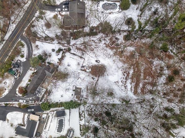 33 Fleets Cove Road, Huntington NY 11743