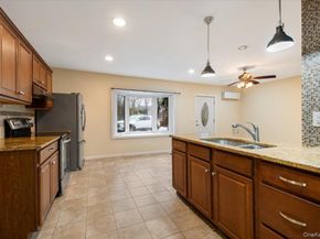 33 Fleets Cove Road, Huntington NY 11743