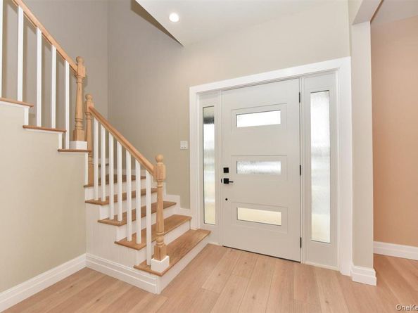 115 N Bergen Place, Freeport NY 11520