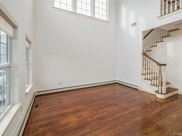 22 Meadow Court, Oakdale NY 11769