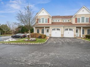 22 Meadow Court, Oakdale NY 11769