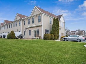22 Meadow Court, Oakdale NY 11769