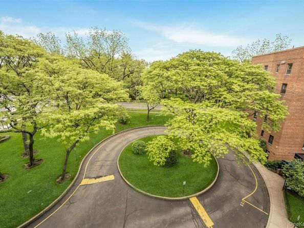 620 Pelham Road 4H, New Rochelle NY 10805