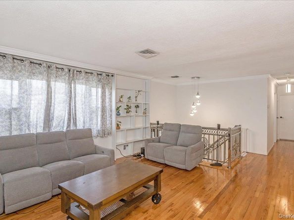 93 Searingtown Road, Albertson NY 11507