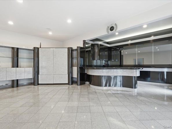 1 Private Lane, Old Brookville NY 11545