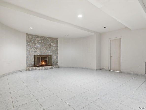 1 Private Lane, Old Brookville NY 11545