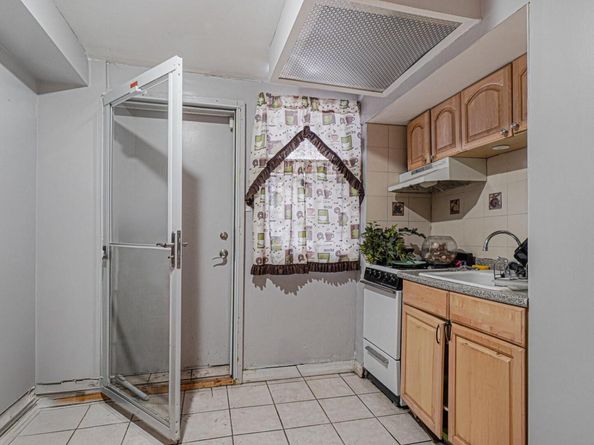 2521 Yates Avenue, Bronx NY 10469