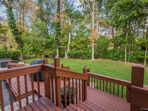 7 Carriage Lane, Setauket NY 11733