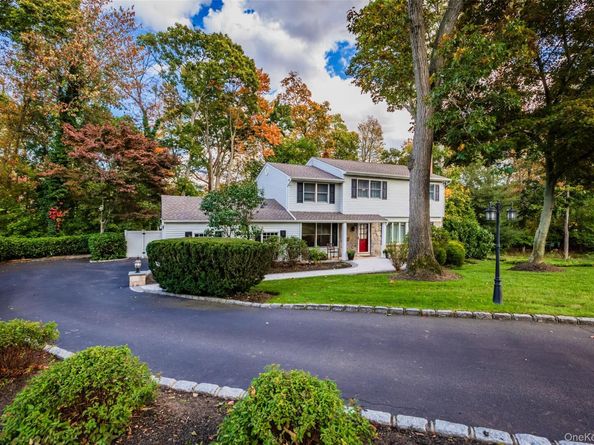 7 Carriage Lane, Setauket NY 11733