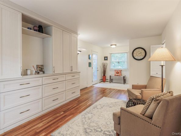 7 Carriage Lane, Setauket NY 11733