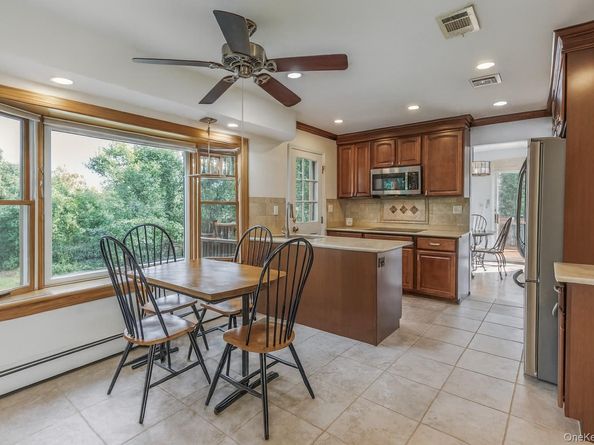 7 Carriage Lane, Setauket NY 11733