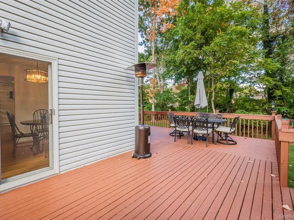 7 Carriage Lane, Setauket NY 11733