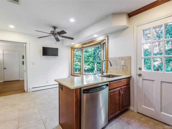 7 Carriage Lane, Setauket NY 11733