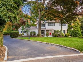 7 Carriage Lane, Setauket NY 11733