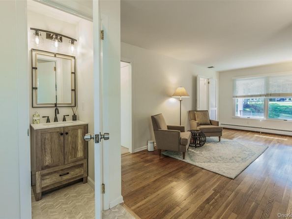 7 Carriage Lane, Setauket NY 11733