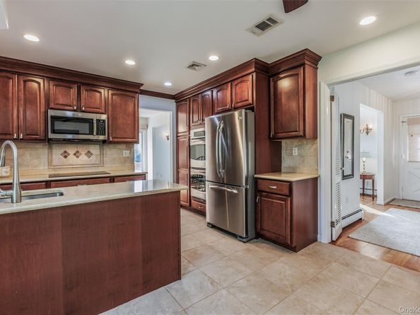 7 Carriage Lane, Setauket NY 11733