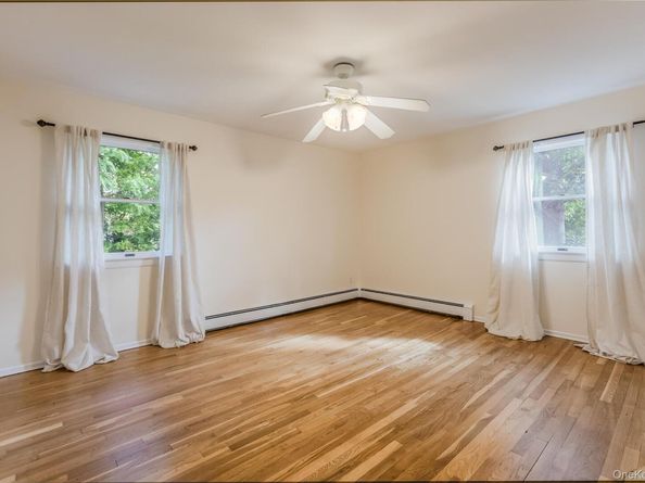 7 Carriage Lane, Setauket NY 11733