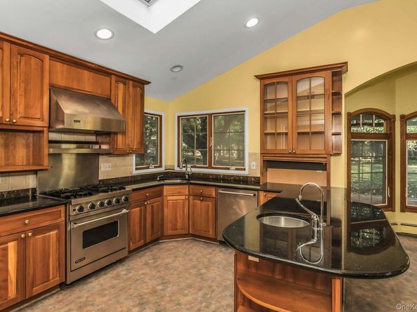 3 Driftwood, East Setauket NY 11733