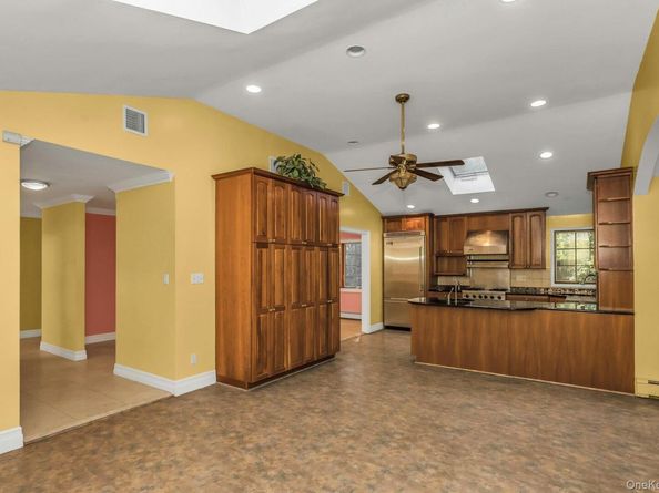 3 Driftwood, East Setauket NY 11733