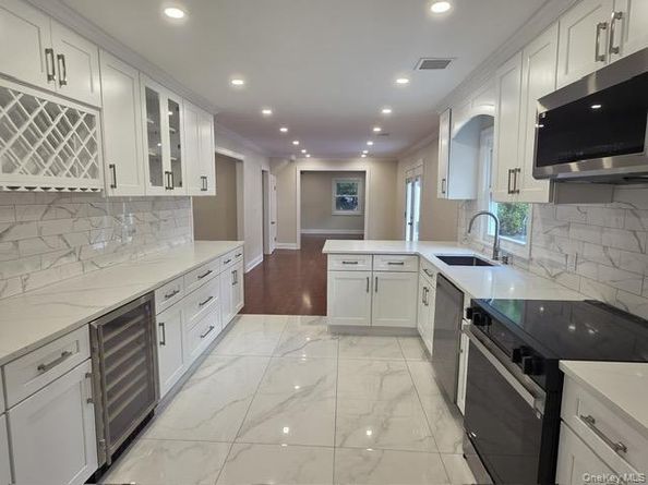 5 Bently Lane, Stony Brook NY 11790