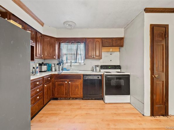 99 Brooklyn Avenue, West Babylon NY 11704