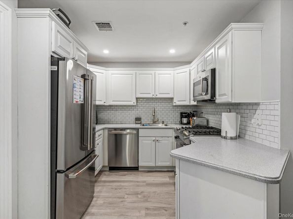 26 Lorien Place, Melville NY 11747