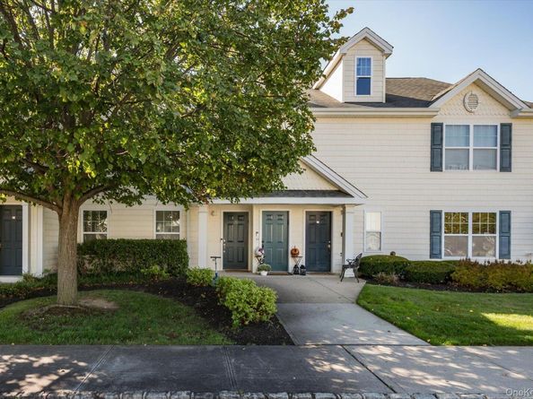 26 Lorien Place, Melville NY 11747