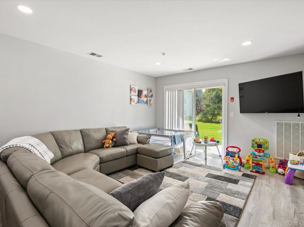 26 Lorien Place, Melville NY 11747