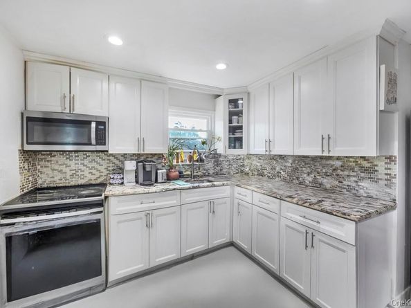 12 Roosevelt Avenue, Greenlawn NY 11740