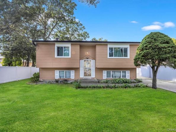 12 Roosevelt Avenue, Greenlawn NY 11740