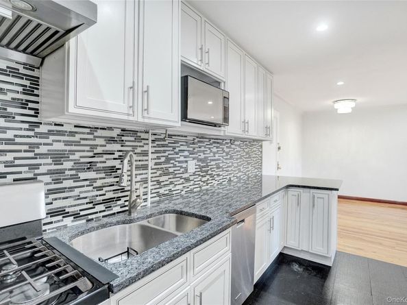141-30 84 Road 5E, Briarwood NY 11435
