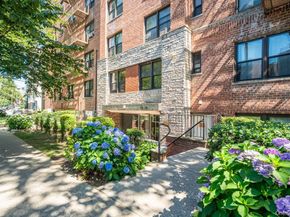 141-30 84 Road 5E, Briarwood NY 11435