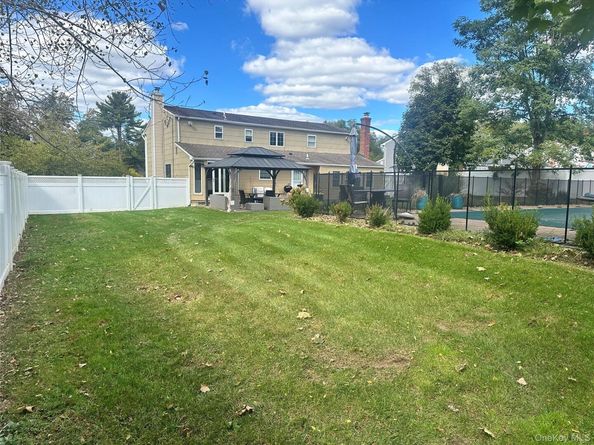 209 Old Post Drive, Hauppauge NY 11788