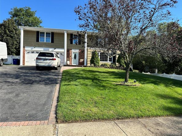 209 Old Post Drive, Hauppauge NY 11788