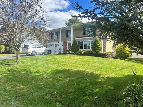 209 Old Post Drive, Hauppauge NY 11788