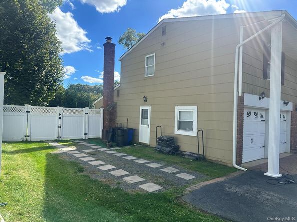 209 Old Post Drive, Hauppauge NY 11788