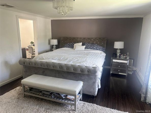 209 Old Post Drive, Hauppauge NY 11788