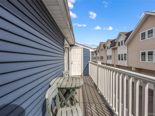 116 Westend Avenue 8, Freeport NY 11520