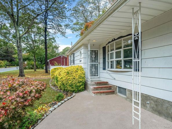 15 Raymond Avenue, Farmingville NY 11738