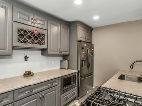 100 Lincoln Avenue 14D, Mineola NY 11501