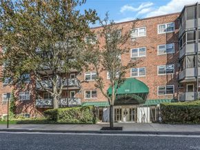 100 Lincoln Avenue 14D, Mineola NY 11501