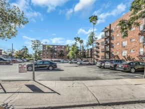 100 Lincoln Avenue 14D, Mineola NY 11501