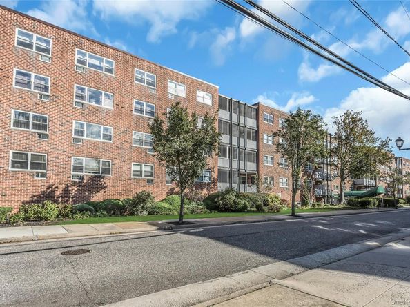 100 Lincoln Avenue 14D, Mineola NY 11501