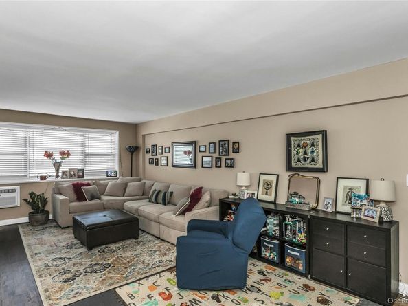 100 Lincoln Avenue 14D, Mineola NY 11501