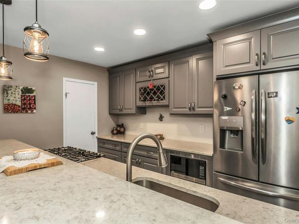100 Lincoln Avenue 14D, Mineola NY 11501
