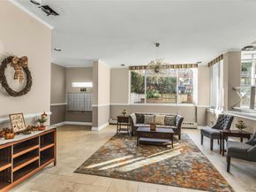 100 Lincoln Avenue 14D, Mineola NY 11501