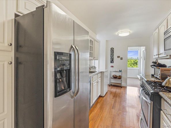 211-10 18th Avenue 5J, Bayside NY 11360