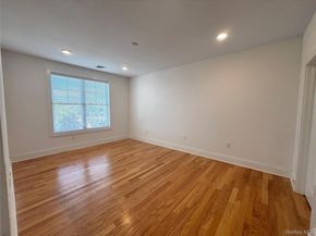 535 Marina Pointe Drive 535, East Rockaway NY 11518