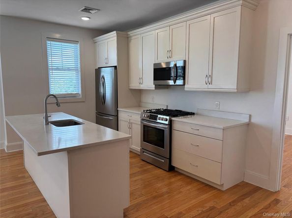 535 Marina Pointe Drive 535, East Rockaway NY 11518