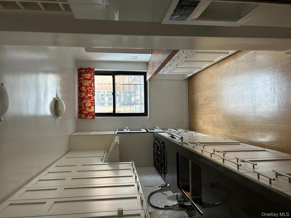 420 E 51st Street 8DE, New York (Manhattan) NY 10022